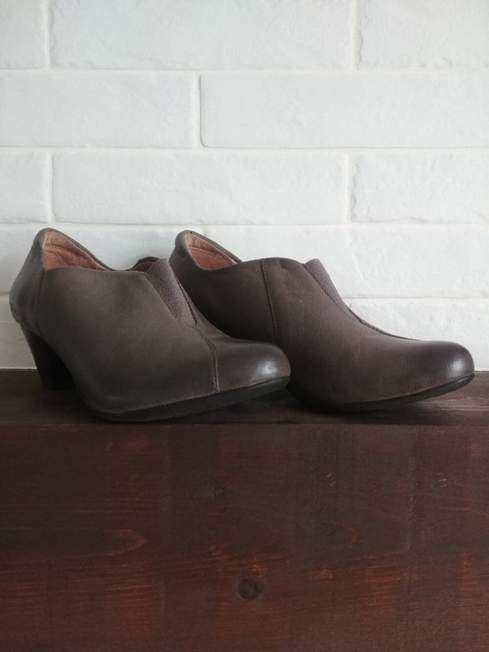 Taos taupe leather grey/brown ankle boots booties shoes low heel size 7 - Picture 3 of 14